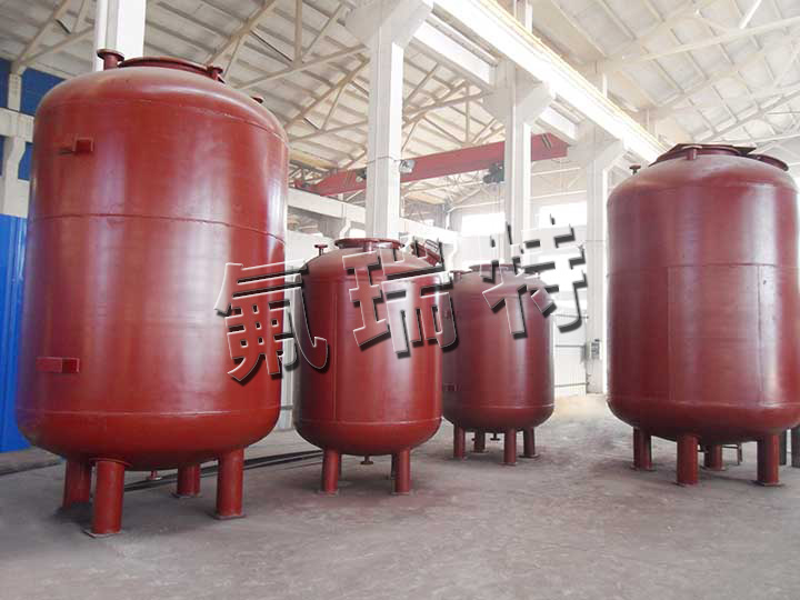 鋼襯塑儲(chǔ)罐、反應(yīng)釜